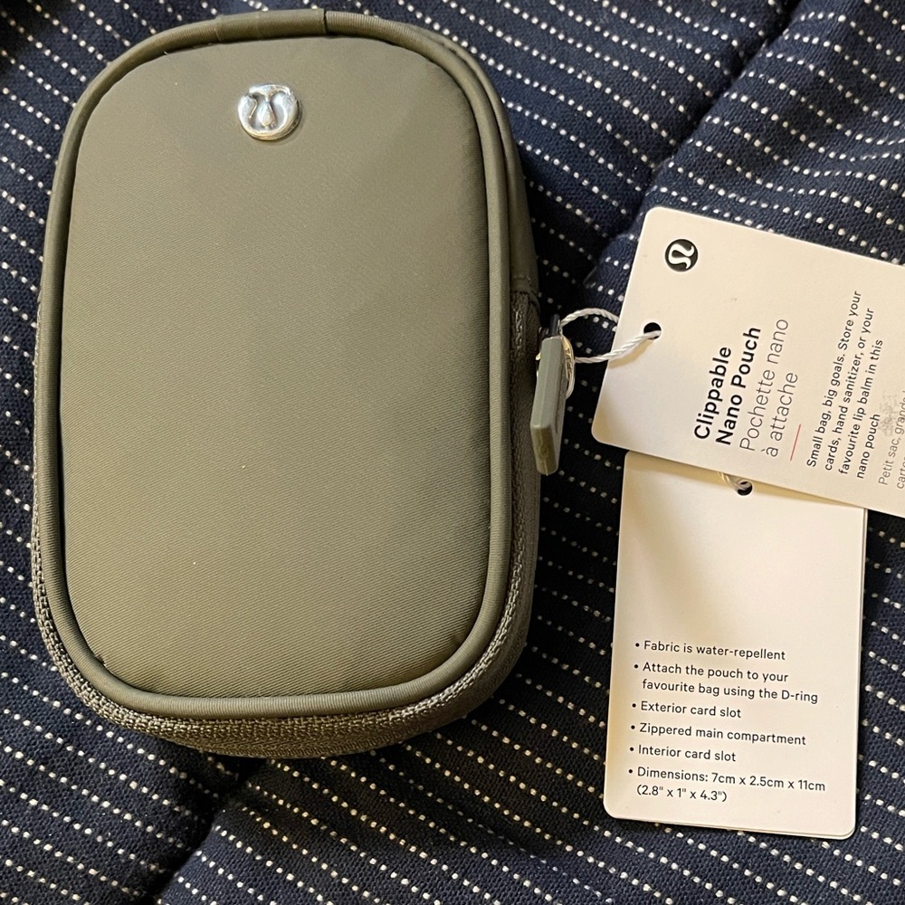 NWT Lululemon Clippable Nano Pouch
Color GRSG